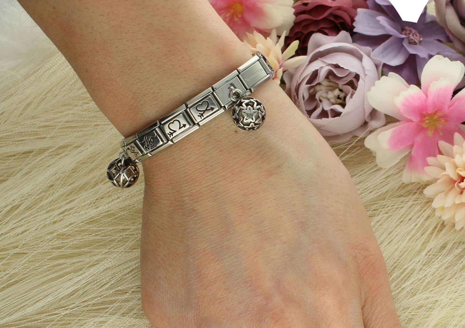 Charms Nomination Composable Silver Charms Gwiazdka perła 331810 07.  Ponadczasowa biżuteria, pozwalająca każdej kobiecie skomponować bransoletkę wedle własnych upodobań, a następnie modyfikować ją poprzez dodawanie i zmie.jpg